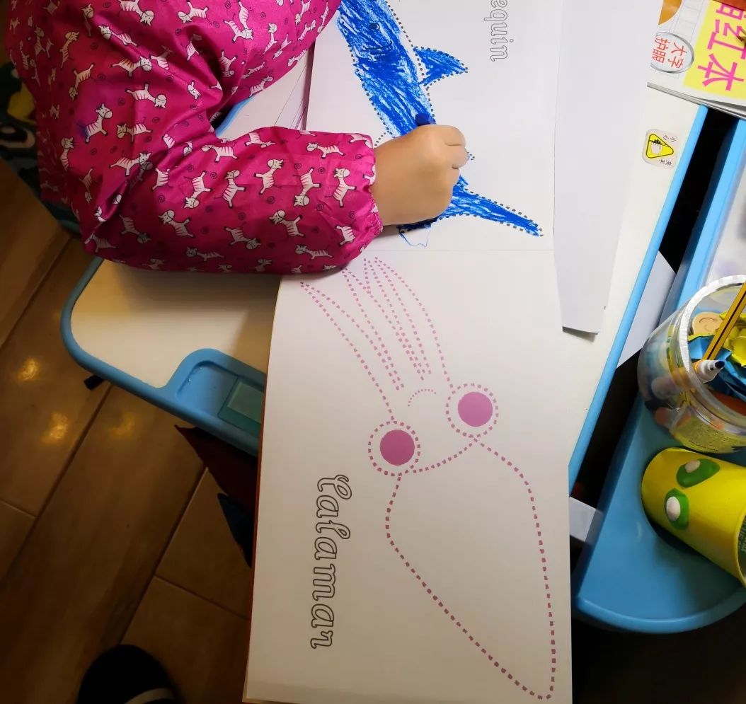 团|这套贴纸涂色书,我专程从中国带到了英国!