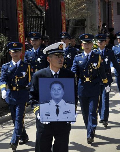 降14℃!济南大降温,供暖延长丨波音737又发生故障了,载着106人…丨中小学幼儿园将推“校长陪餐”
