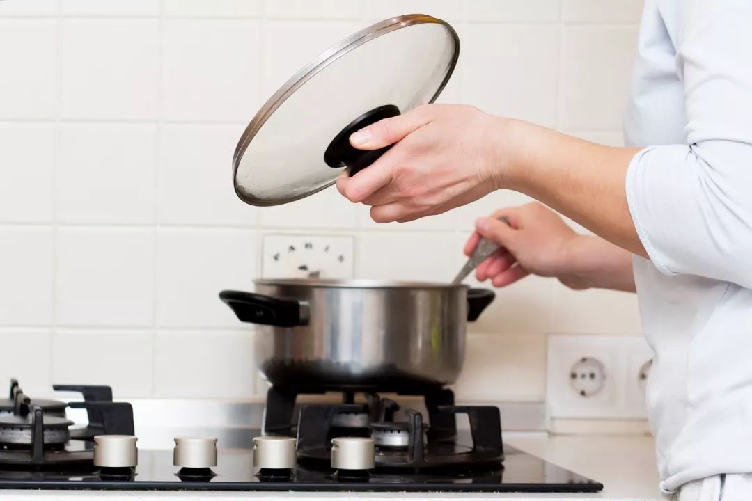 锅盖烫手妙招,锅盖倒扣方法