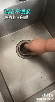 锅盖倒扣在锅上，去盘子异味……这些妙招没想到这么实用！