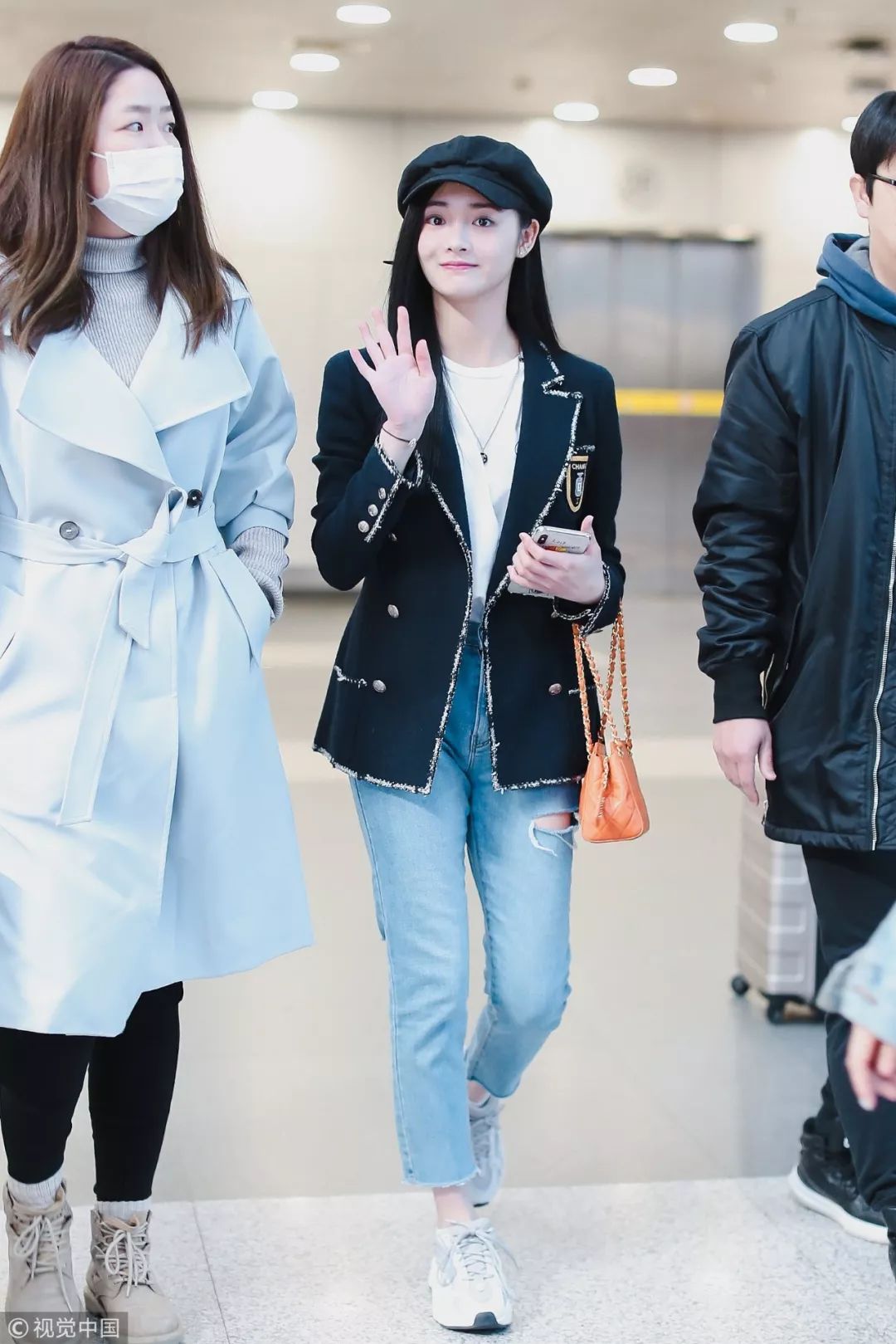 机场街拍谁赢?懂旧衣新穿的才是时髦精