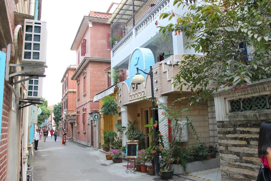 重庆免费退机票,特价机票能退吗退了会扣多少钱