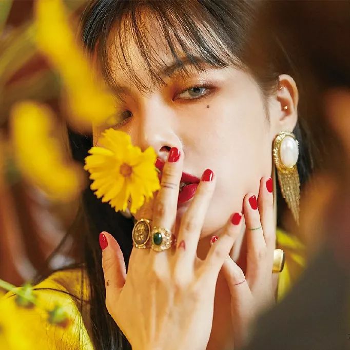 公布恋情被公司开除背假香奈儿都能带货说她是“人间毒药”我服!