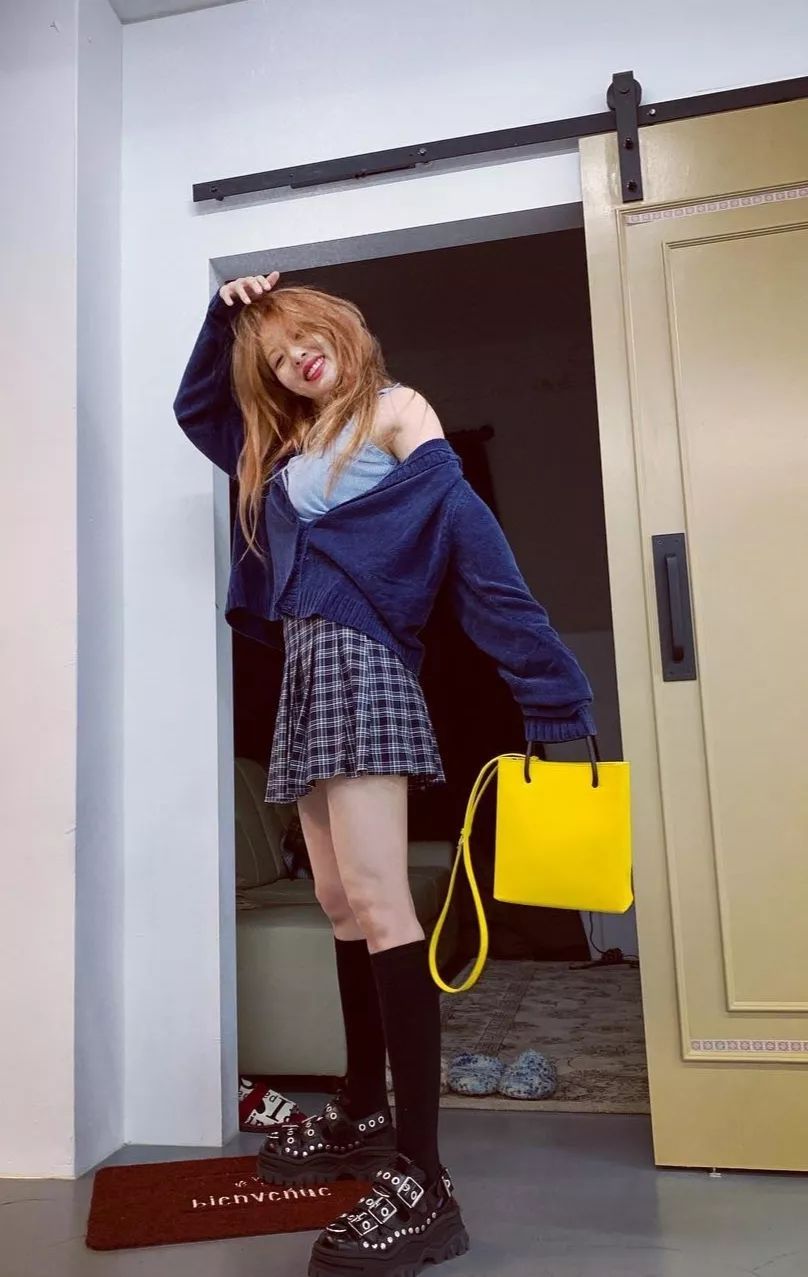 泫雅衣着,泫雅衣服怎么搭配