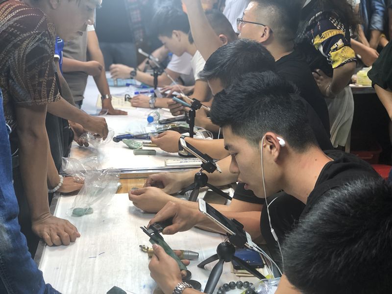 缅甸直播卖翡翠,缅甸直播卖翡翠的是真的吗