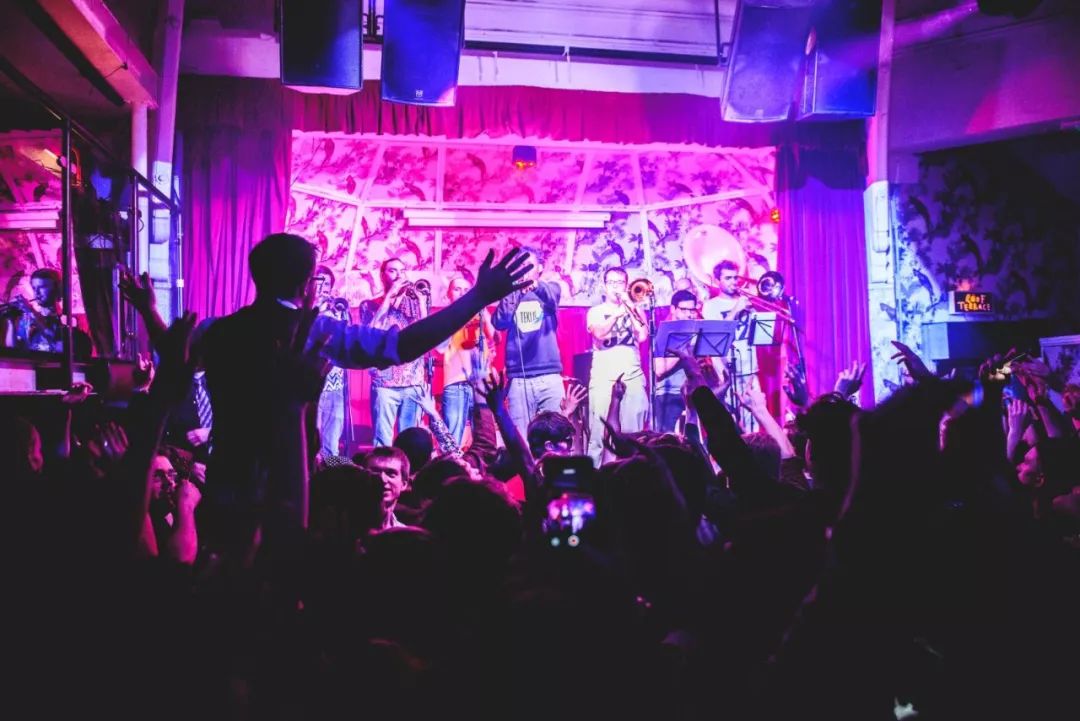 如何申请英国打工签,英国农民工作签证要求