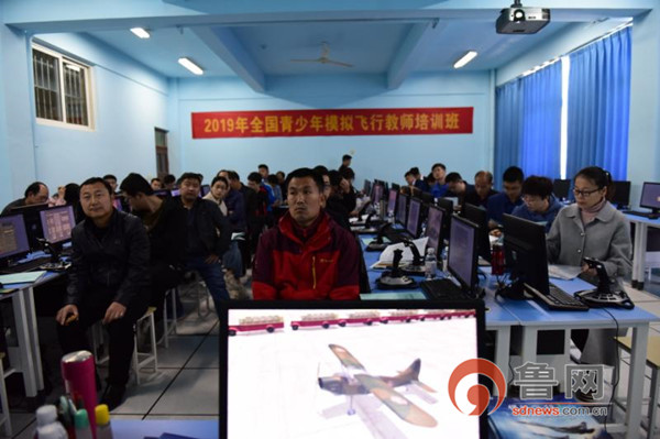 中国航空免费培训机构,青少年航校模拟飞行