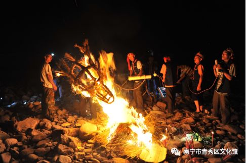 群龙聚首贺新春,青秀区国际传统舞龙邀请赛