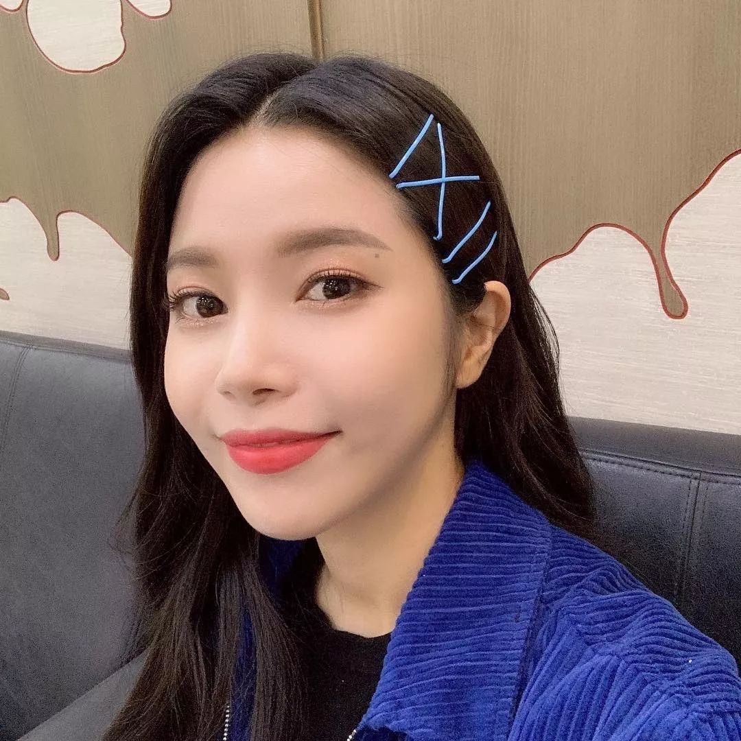 泫雅孔雪儿关晓彤,关晓彤和泫雅撞衫