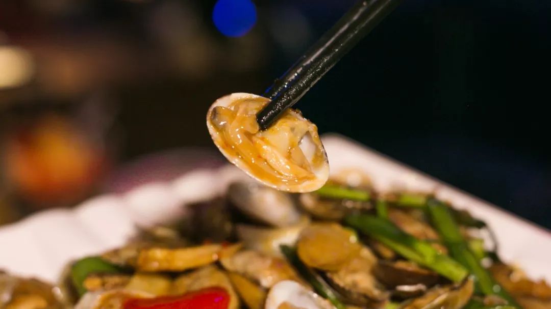 4折从四川吃到广东！我左手拿麦，右手啤酒，在这个“千面餐厅”里嗨到凌晨？