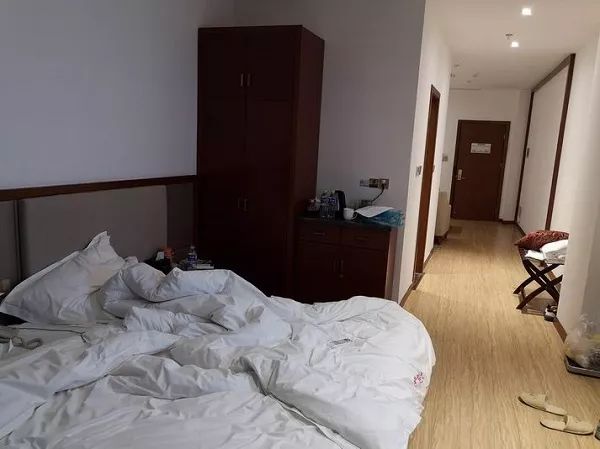 杨某某等11人网络直播诈骗案件,南方某城市特大网络直播诈骗案