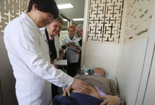 最近去医院看病人,最近去中医院看病的人多吗