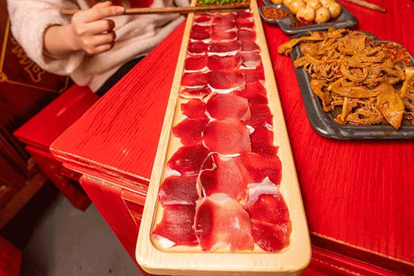 谭鸭血24小时营业,日均排队3h的谭鸭血来宁波了