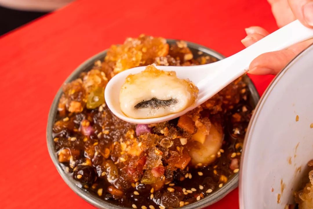 谭鸭血24小时营业,日均排队3h的谭鸭血来宁波了