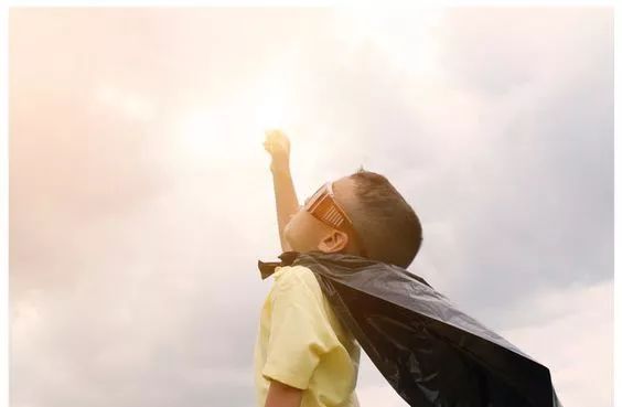 如戏全靠演技,人生如戏全靠演技小女孩一秒入戏