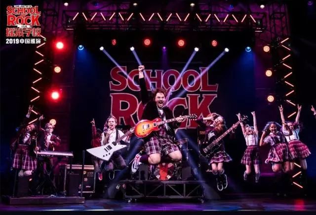 百老汇是舞台剧还是音乐剧,百老汇摇滚音乐剧近乎正常