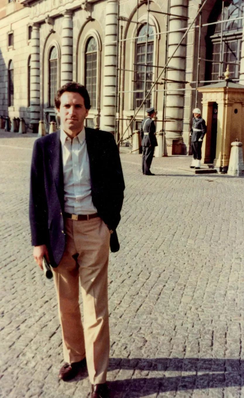 从*血卖**男孩到6000亿商业帝国，他却只想扳倒特朗普？