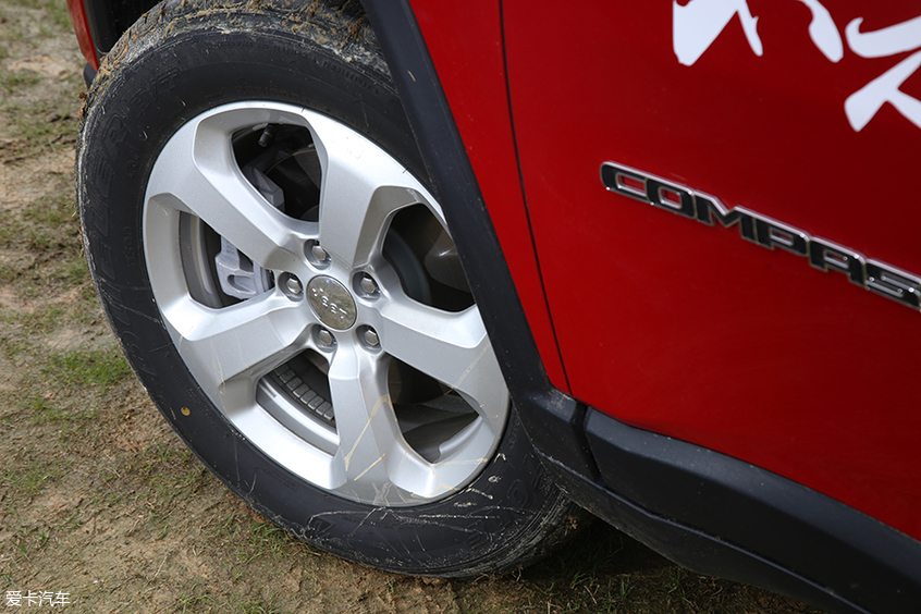 全新jeep指南者四缸1.3t介绍,四驱强油耗高测试新款jeep指南者