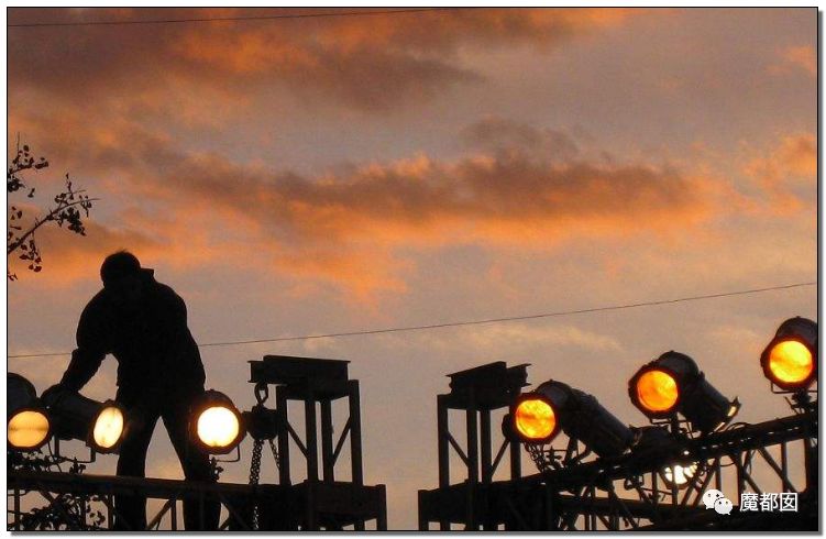 棺材、情趣内衣、小提琴……中国超猛小镇横扫全世界!