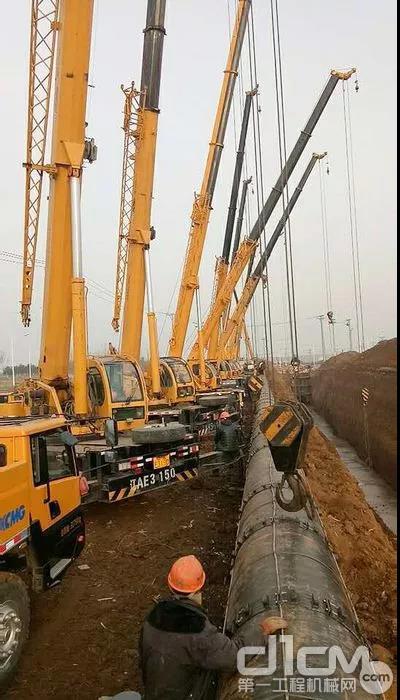 全地面大型起重机徐工超级工程,徐工2400吨吊车现场
