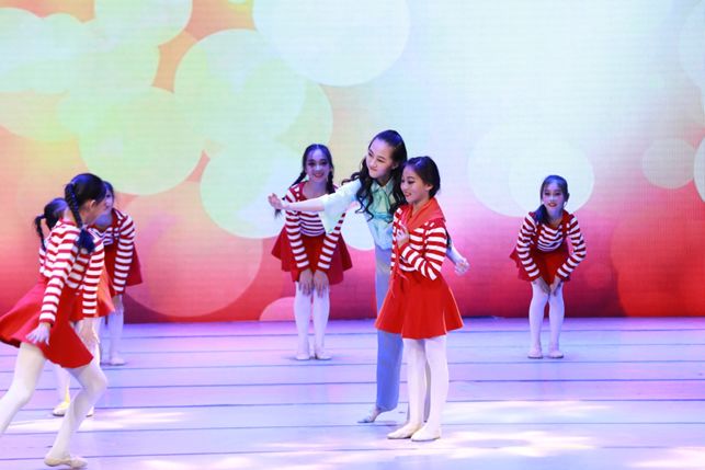 一场总结汇报会，为何这些学生们成了“焦点”？