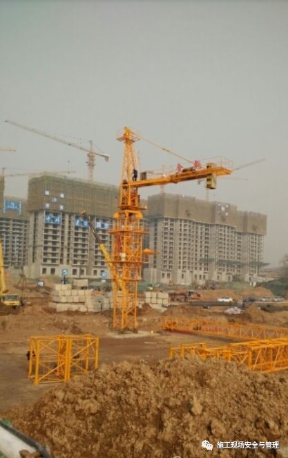 发生塔吊倒塌最根本原因是,塔吊倒塌的原因和处理方案