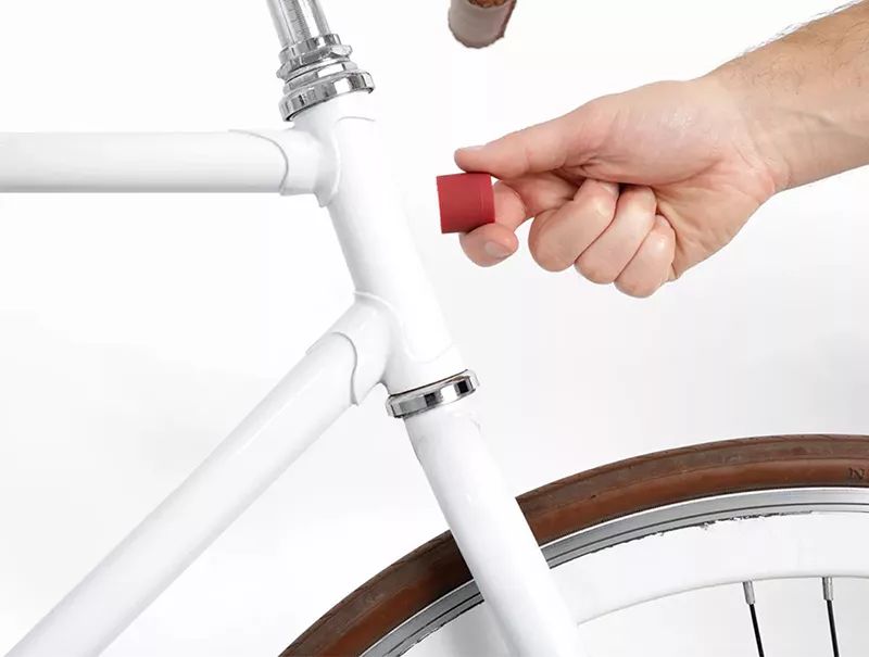 入门骑行一定要买的10件装备,公路骑行装备服装推荐