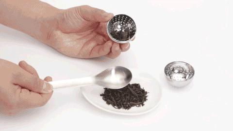 一颗球就能让茶水分离？王菲都爱不释手的丹麦茶杯