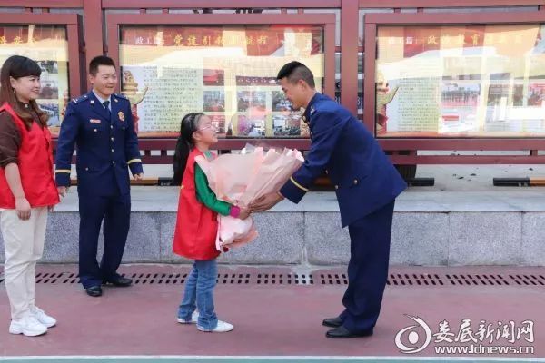 致敬每一位逆行的消防战士,致敬最美逆行者医护人员和消防员