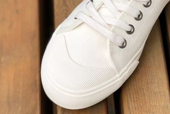 凯特王妃同款帆布鞋,梅根王妃穿什么鞋好看