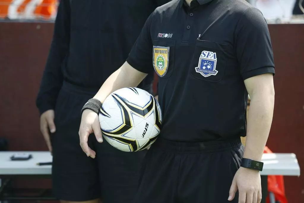 鸣锣开赛,鸣锣开市时刻中国公募