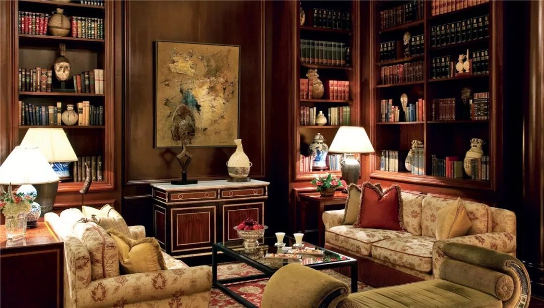 从此，LV不仅可以用来背，还可以用来睡…