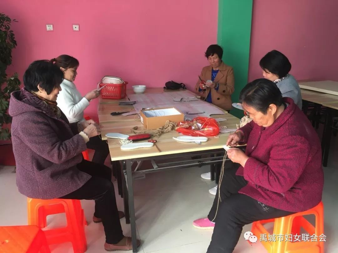 90后农村小妹一手抱娃一手创业,90后农村小姐姐带娃创业