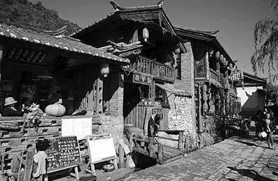 丽江这家靠着一碗鸡豆凉粉登上纽约时报的34年老店，何洁柳岩华少都赞不绝口……