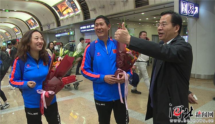 中国女足勇夺第一是哪一年,世界中学生足球赛中国女足保定