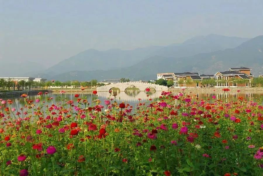 地铁2号线试乘券领取现场超火爆!我们汇总了沿线美景美食!