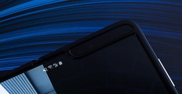 三星折叠屏和苹果哪个好,三星折叠屏2020款多少钱