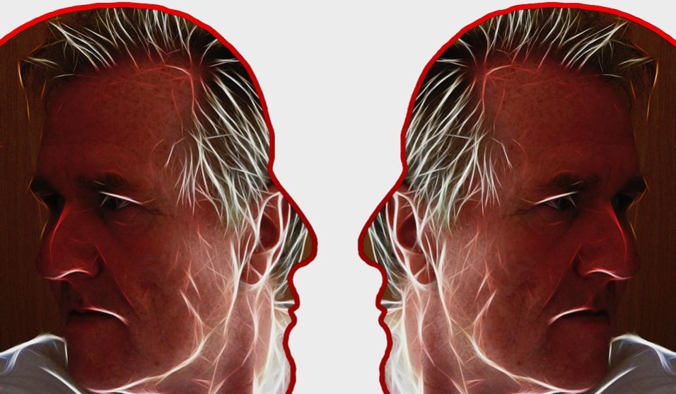 莫名其妙的傻笑是精神类疾病吗,莫名的发笑是精神分裂症吗