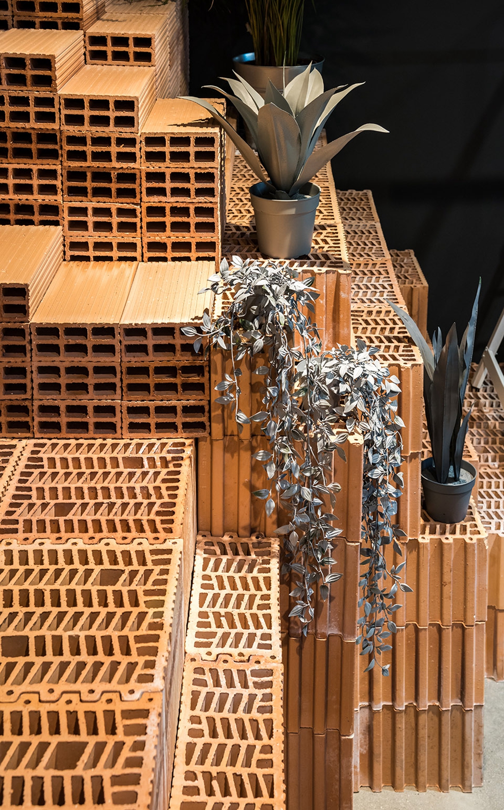 马德里开了家废墟服装店，这里有当下最流行的工业（地）风!