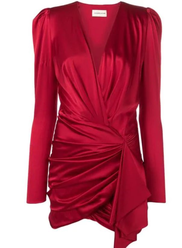 吴宣仪穿深v长裙,吴宣仪深v长裙