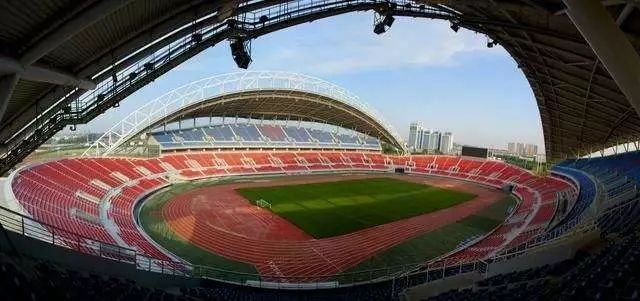 潍坊奥体中心能免费踢足球吗,潍坊开放足球场