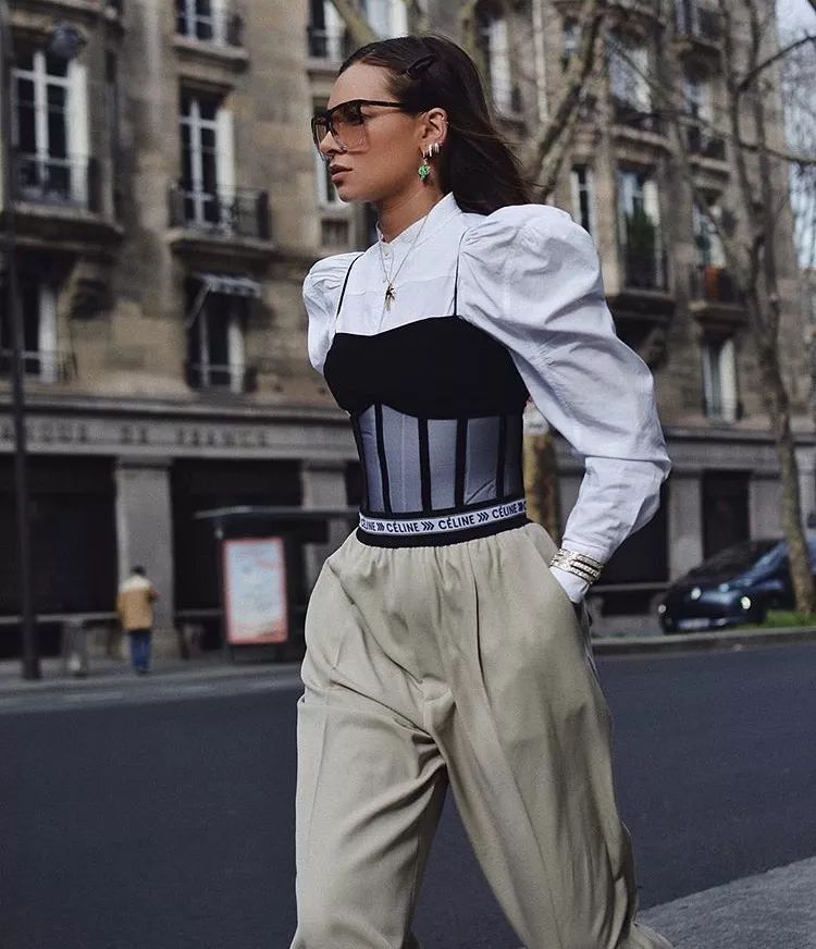 内衣的多种穿搭,夏天的内衣怎么穿才优雅显瘦舒服