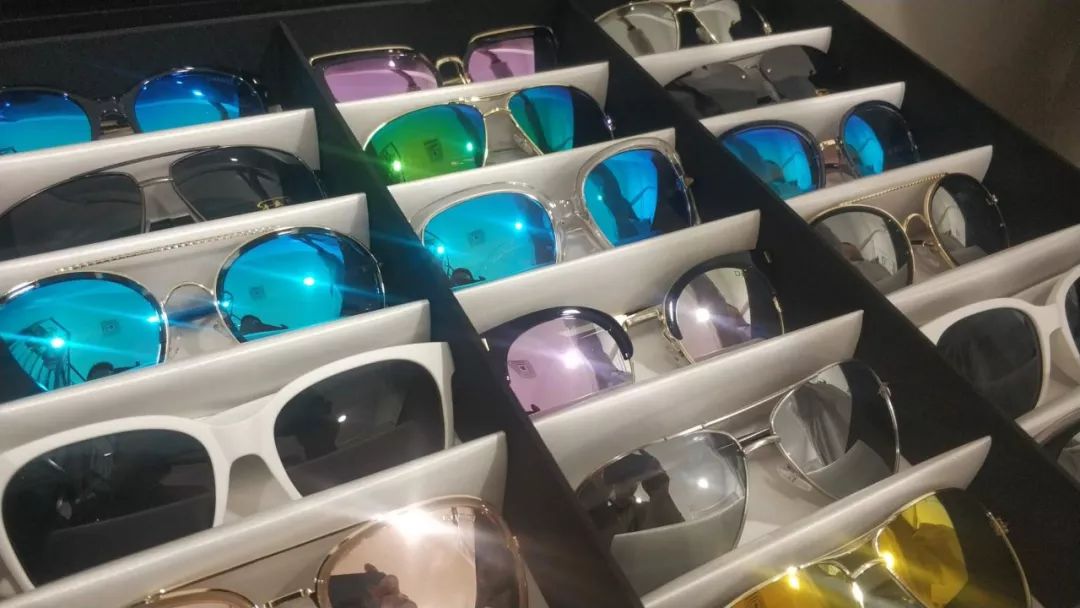 十堰美女千千万,昨天邮电街上就占了一大半!啥情况?