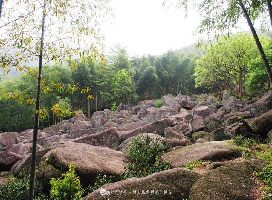 隐藏大山深处的小村庄,一个山清水秀的美丽小村庄