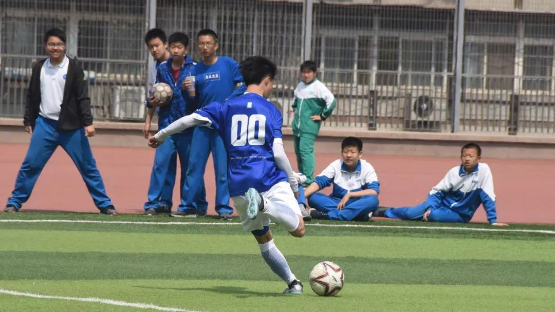 战报|王钟楠朱元易破门，李心研神奇门球吊射，明德3:0完胜至善获得第九届书院杯男足总冠军