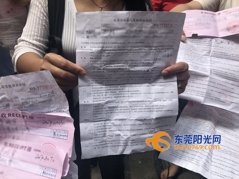 等长了脖子也等不到!收费后驾校却迟迟不安排练车,这群学员很无奈!