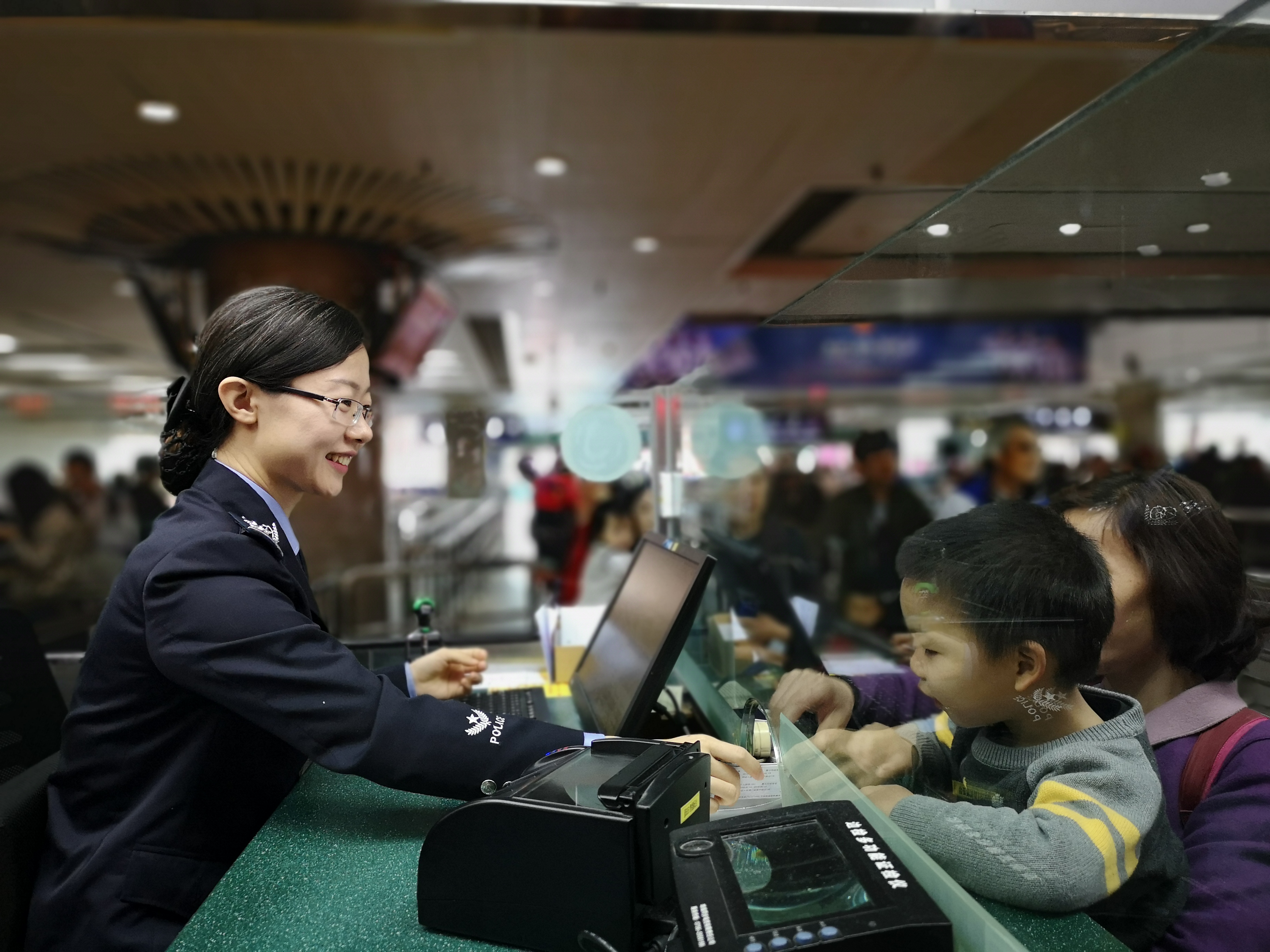 边检民警夫妻双双患重疾!警服是情侣服也是“敬业服”