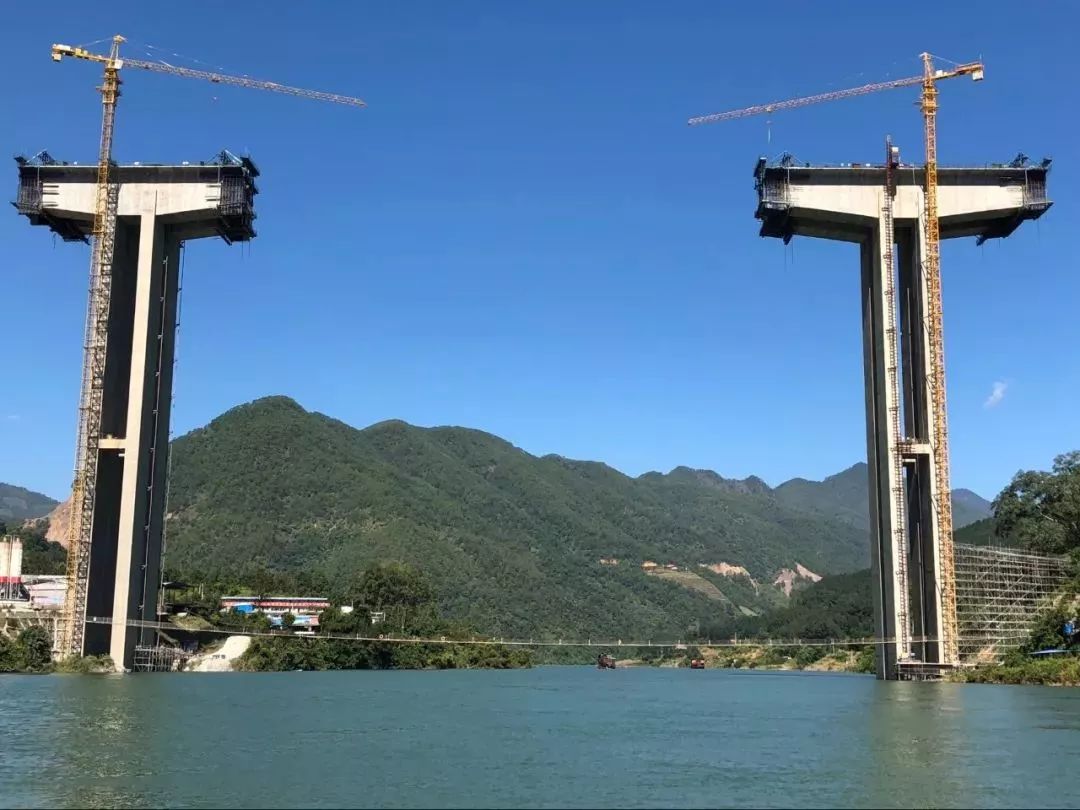 昆明到临沧可以走高速吗,临沧开车到昆明要多少个小时