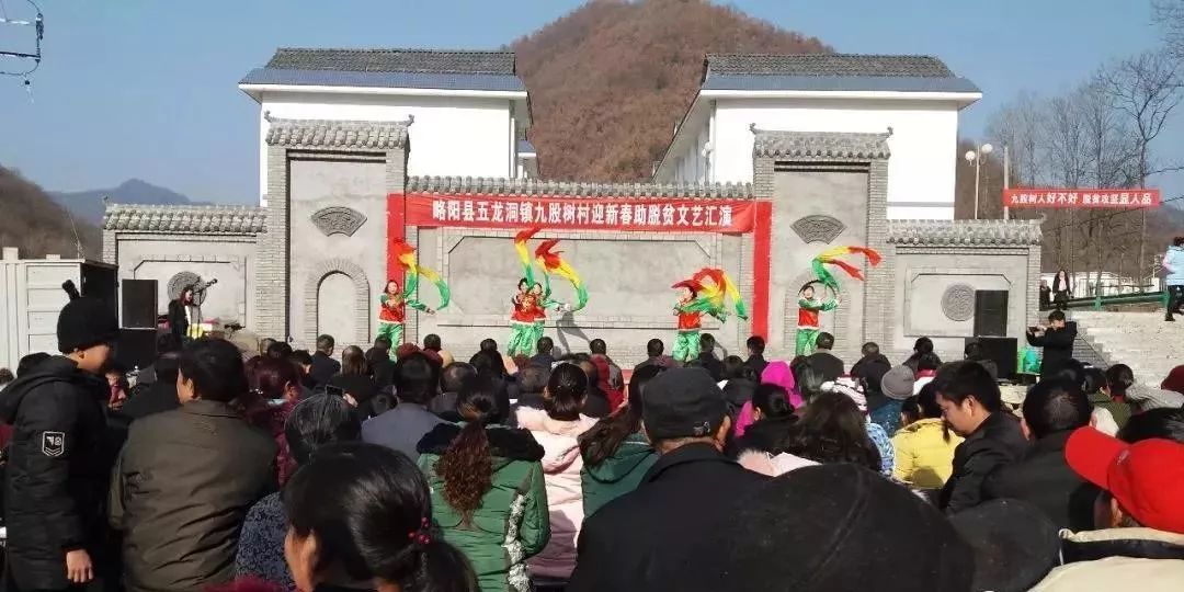 激发脱贫群众内生动力方面措施,深入基层讲解政策凝心聚力促脱贫