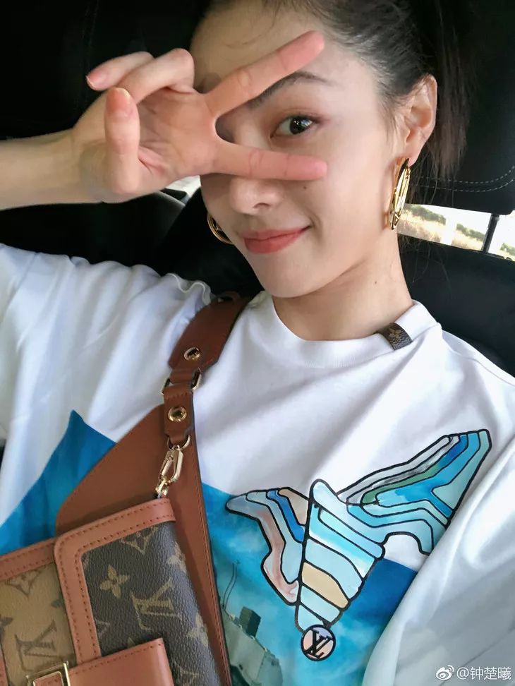 杨幂再次带火最新单品,杨幂最近带货